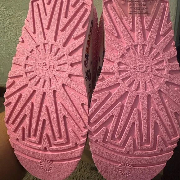 UGG Kids' Colorful Graphic One Piece - Picture 3 of 5